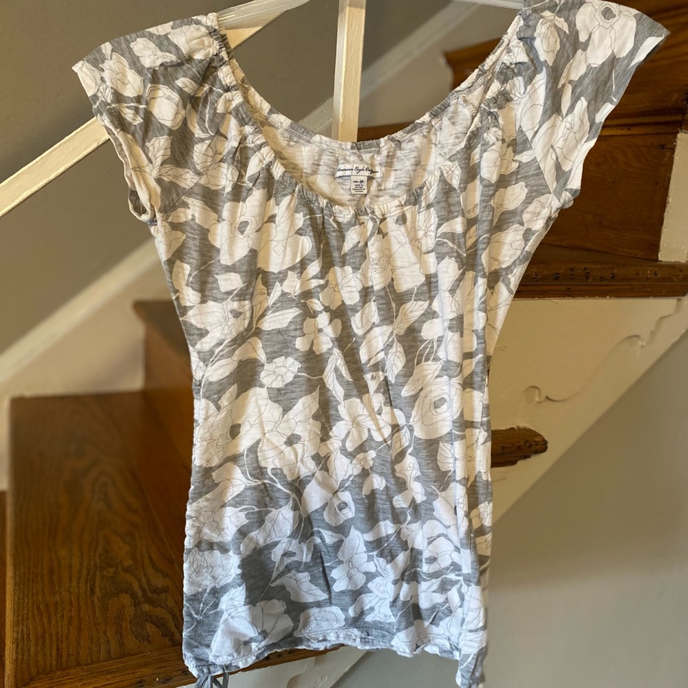 American Eagle Outfitters Floral Gray Top size XS